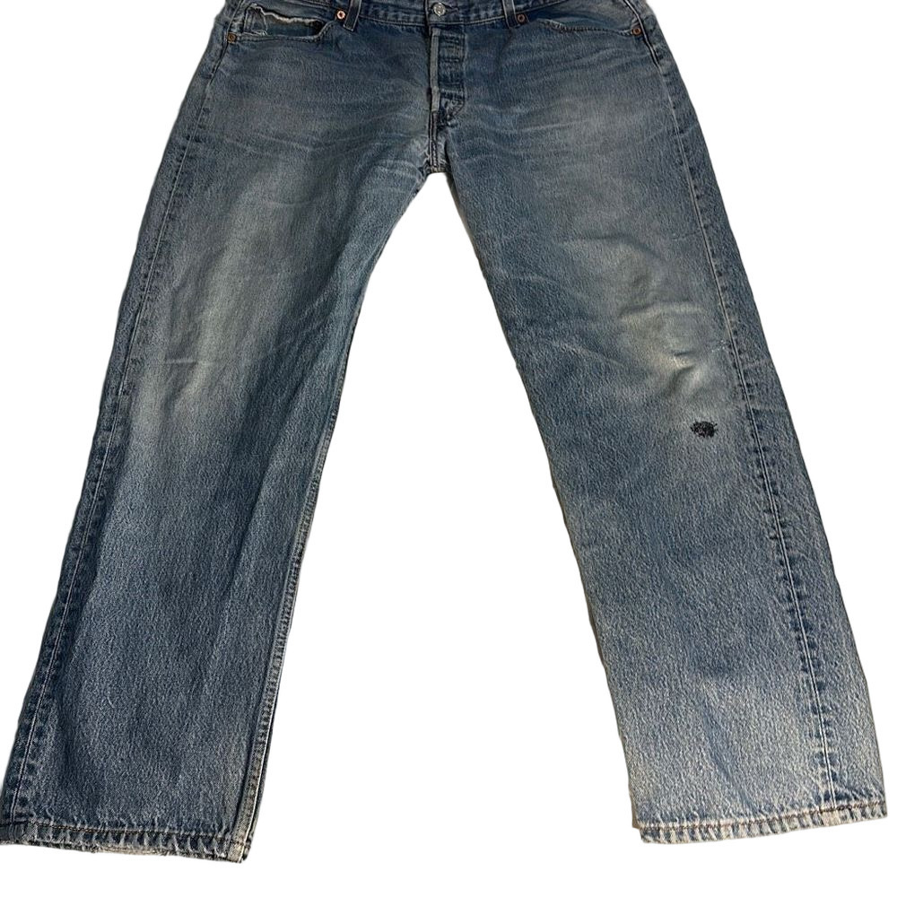 Vintage Y2K Levi’s 501 Waist 36, Inseam: 30 inches